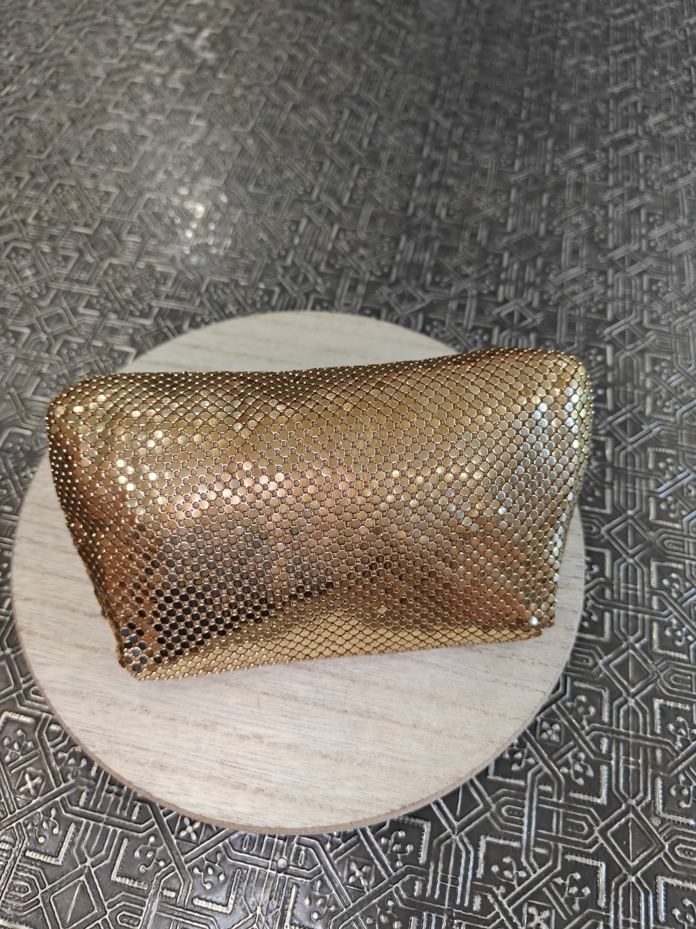 π’ Whiting & Davis Vintage gold mesh clutch with a decorative rhinestone clasp - Picture 9 of 10